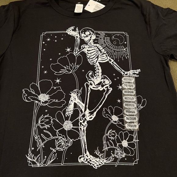 Skeleton Sketch Graphic Tee - Picture 3 of 5